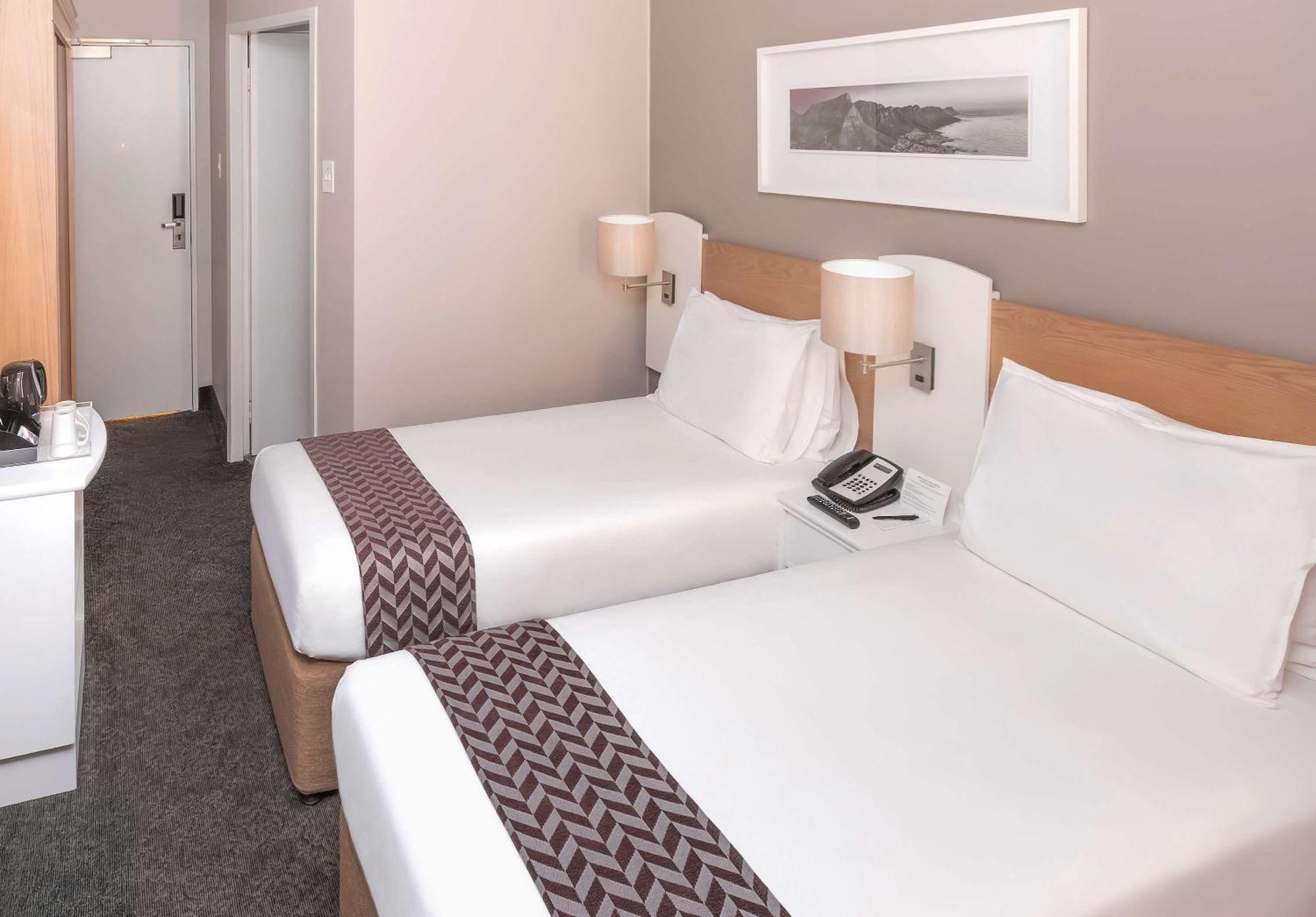 Hotel Stayeasy Century